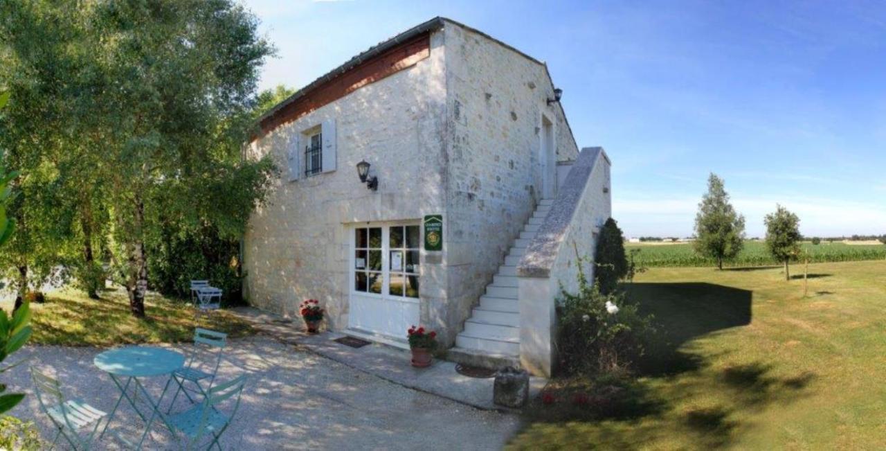 Chambres D'Hotes Domaine Le Fragnaud Saint-Porchaire Luaran gambar