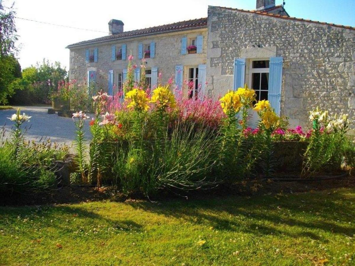 Chambres D'Hotes Domaine Le Fragnaud Saint-Porchaire Luaran gambar