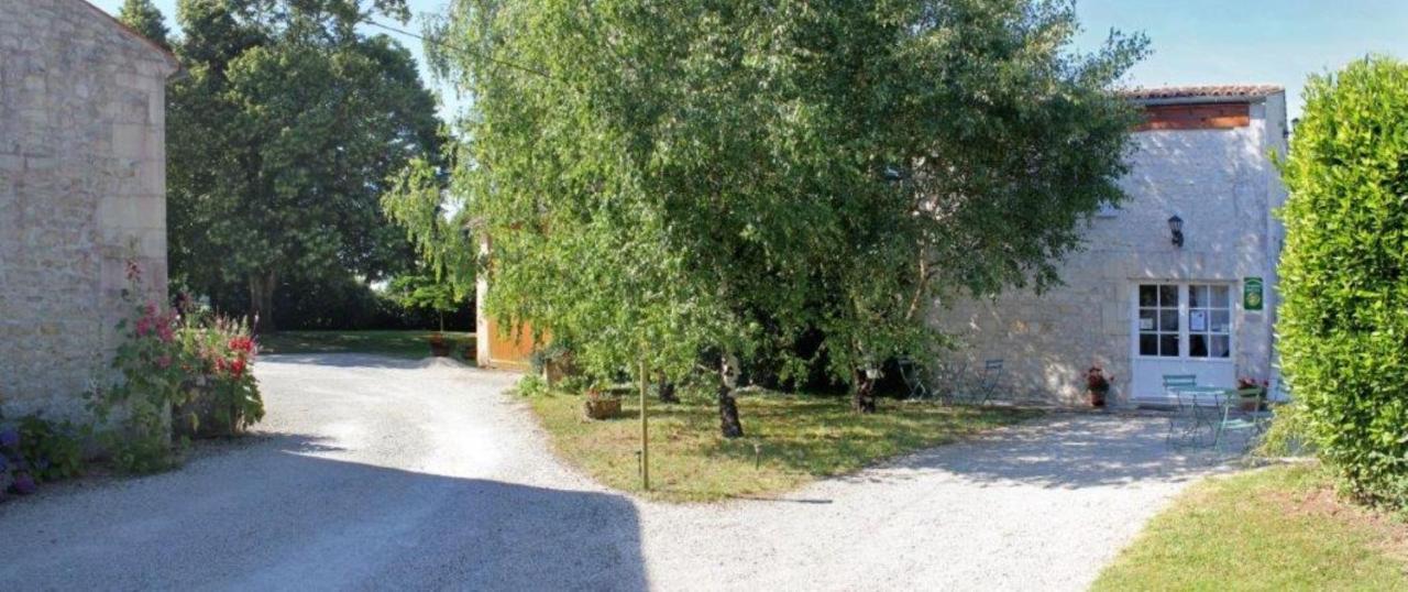 Chambres D'Hotes Domaine Le Fragnaud Saint-Porchaire Luaran gambar